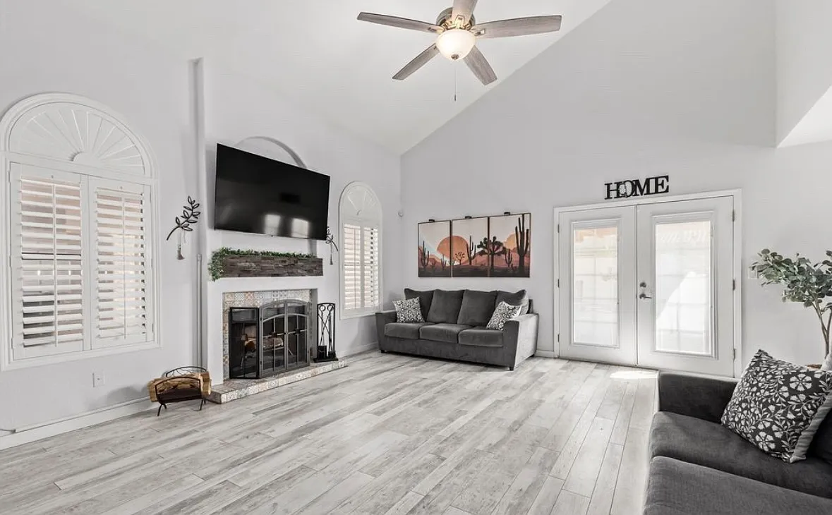 3 bed, 2.5 bath, 4295 sqft, $2,800 — Photo 3