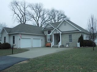 527 Griffin St, Nokomis, IL 62075