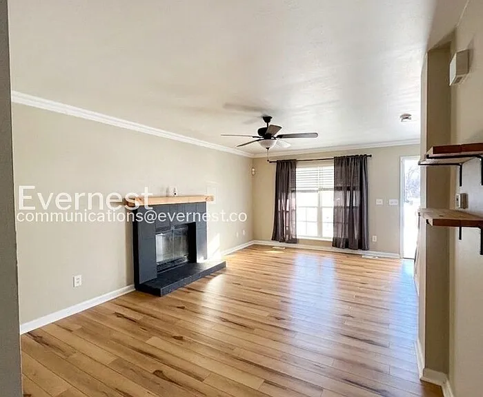 129 Royallbrook Ln — Photo 4