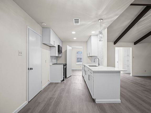 5th image of 1009 Springdale Rd