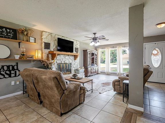 4th image of 2304 SE 10th St
