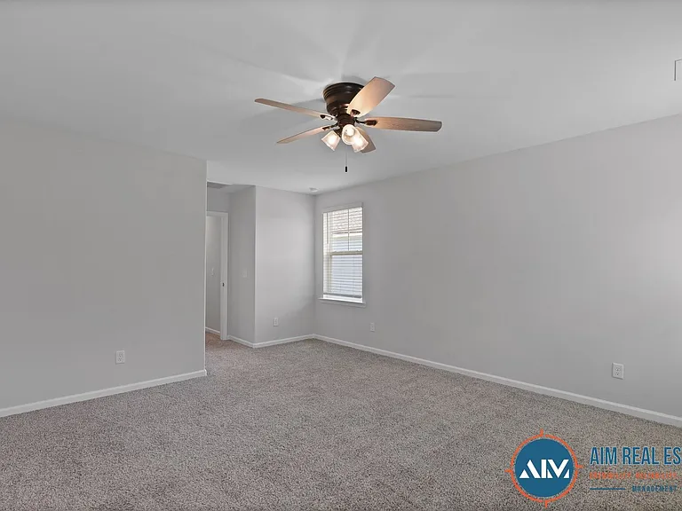 85 Conifer St — Photo 33