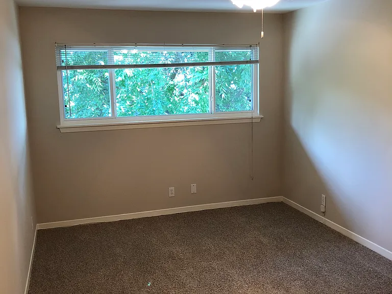 6806 Lexington Rd #B — Photo 14