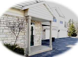 N17W26535 Meadowgrass Cir, Pewaukee, WI 53072