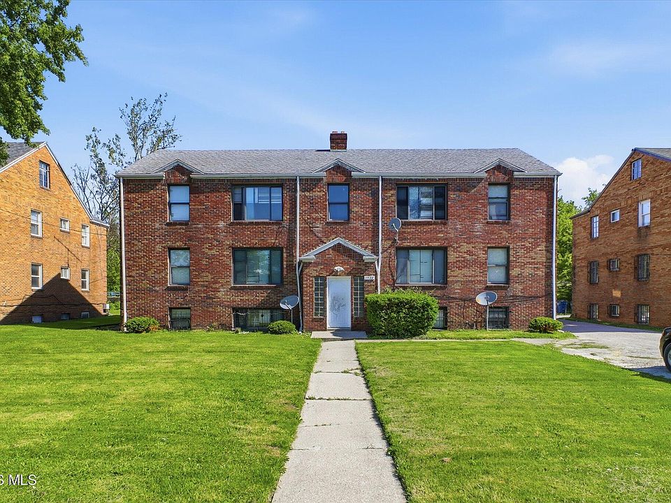 1st image of 1364 N Cove Blvd