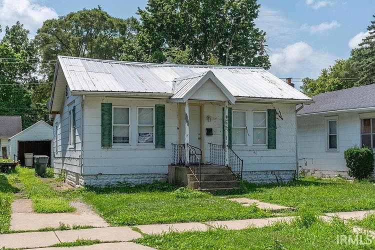 1206 Queen St, South Bend, IN 46616 | MLS #202428648 | Zillow