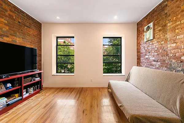 Rented by Compass | media 13