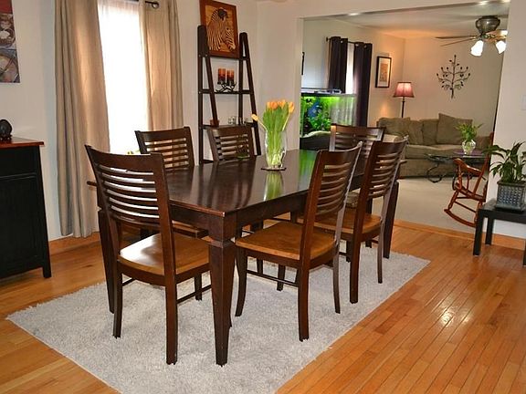 Dining room to living room