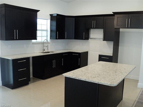 5th image of 722 Columbus Ave