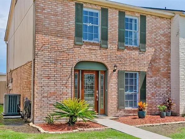 525 Longmeadow St, Beaumont, TX 77707