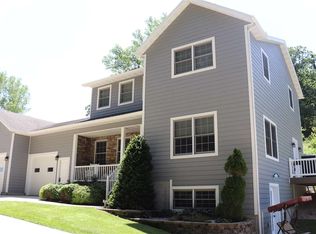 1811 Whitetail Rd, Decorah, IA 52101