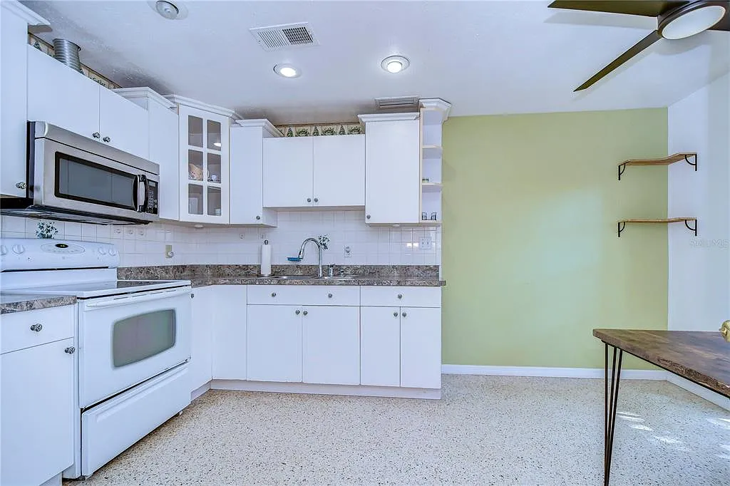 1 bed, 1.0 bath, 350 sqft, $1,350 — Photo 3
