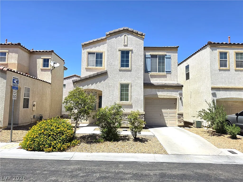 3 bed, 2.5 bath, 1304 sqft, $1,795 — Photo 1