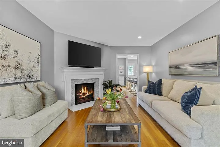 6707 Melrose Dr — Photo 2