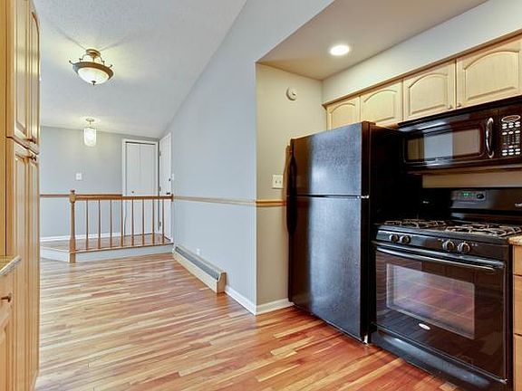 4th image of 13 Cedar Ct APT 10