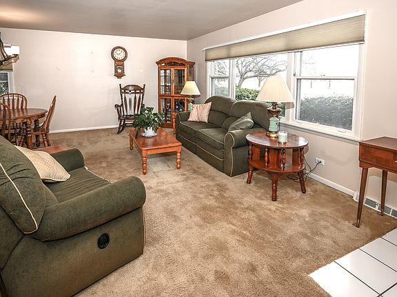 3rd image of 926 E Balsam Ln