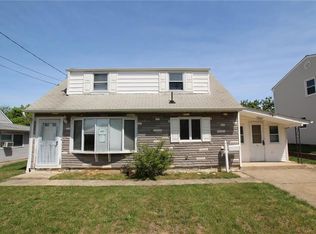 79 Pinetree Dr, Parlin, NJ 08859