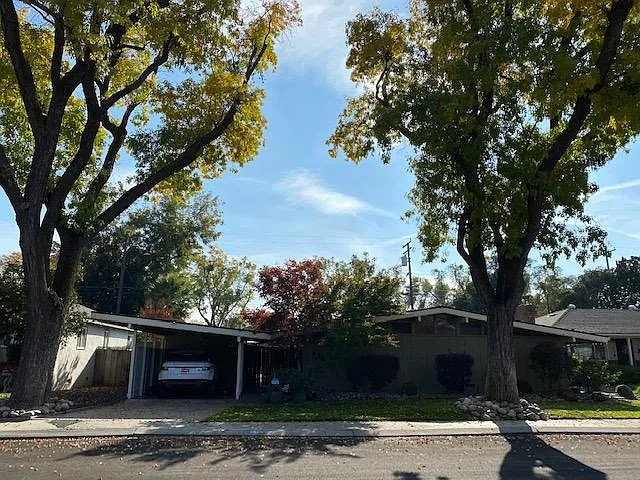 1514 Oakwood Dr photo 1