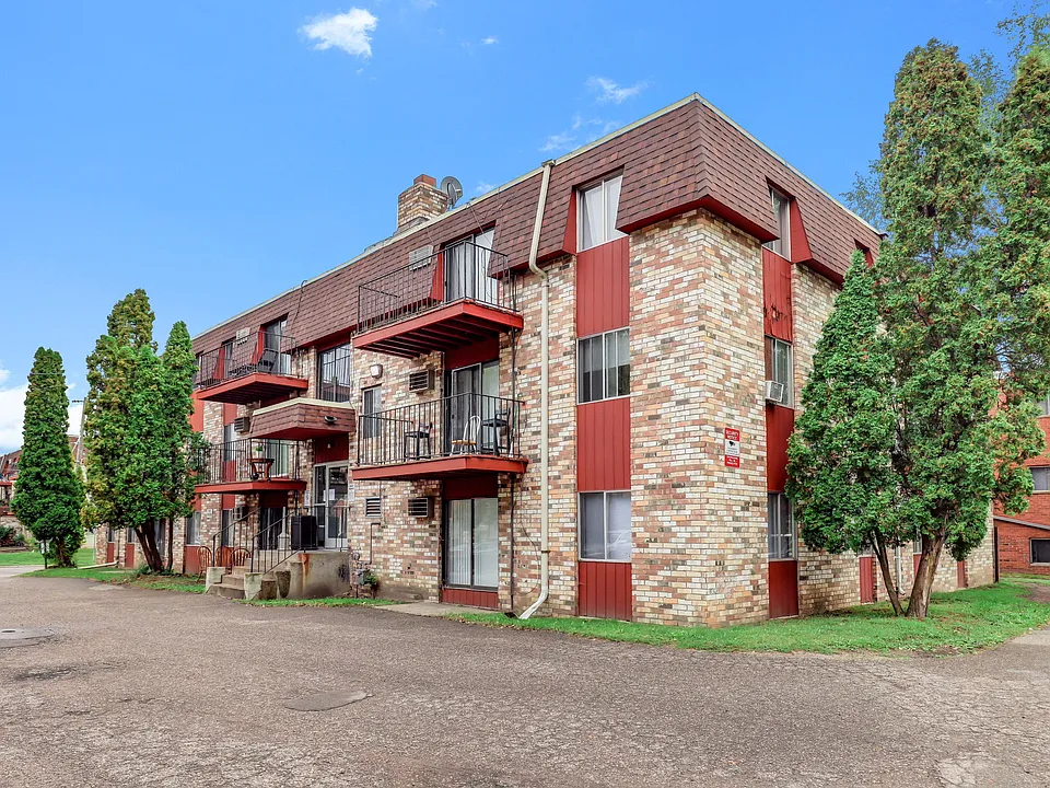 1077 Van Dyke St #204