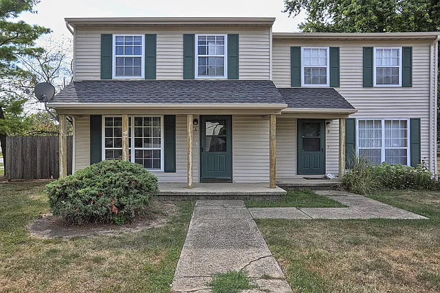 2908 W John St photo 1