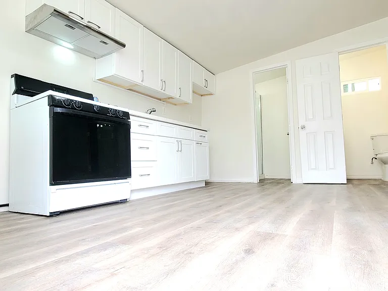2311 El Paseo St #2 — Photo 2