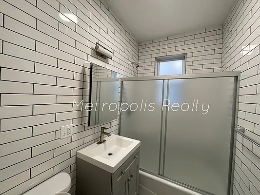 Rented by Metropolis International Realty Inc. | media 22