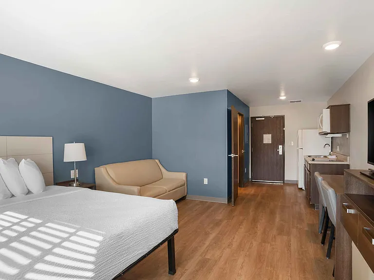 Deluxe Studio - 1 King Bed