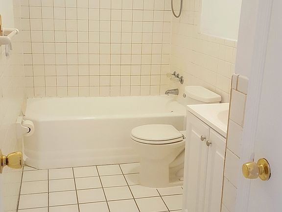 5th image of 23 Morrissey Dr #2nd
