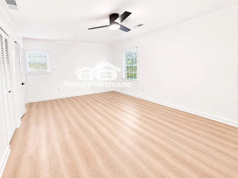 338 Travis St — Photo 19