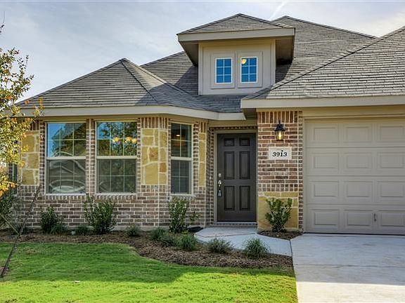 3rd image of 3913 Winter Springs Dr