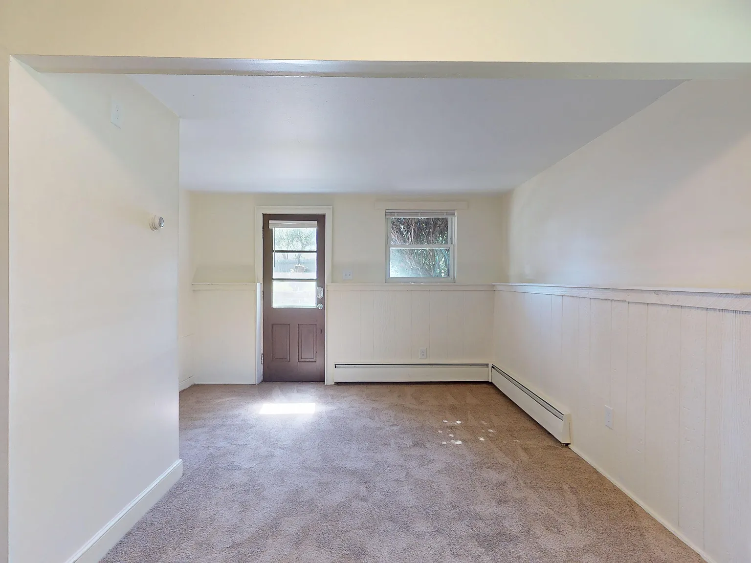 Studio, 700 sqft, $1,800 — Photo 3