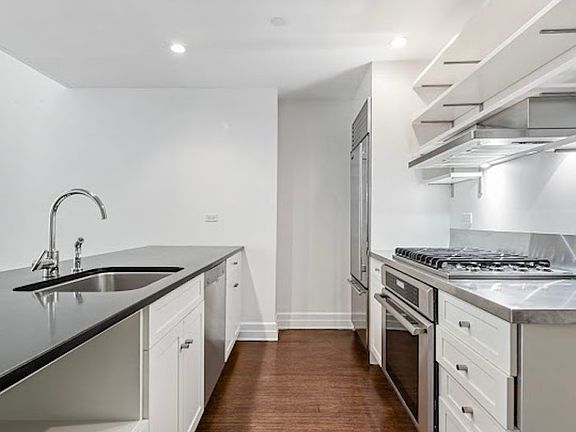 5th image of 110 Livingston St APT 2I