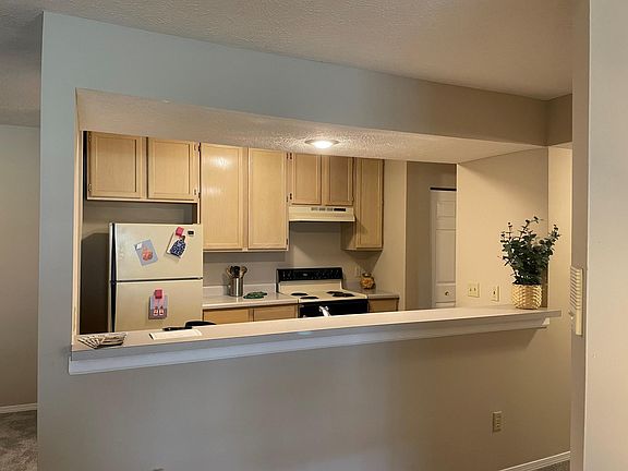 2nd image of 1 Oakbrook Ct #73jegkjjy