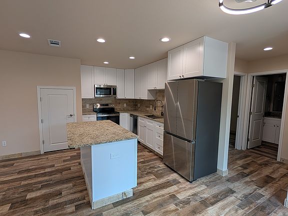 3rd image of 1010 Makayla Dr