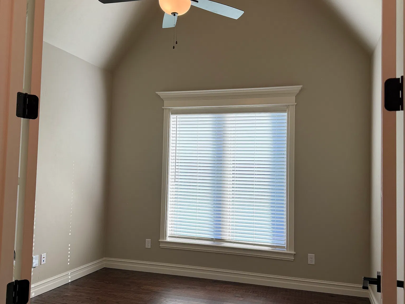 4 bed, 2841 sqft, $3,300 — Photo 2