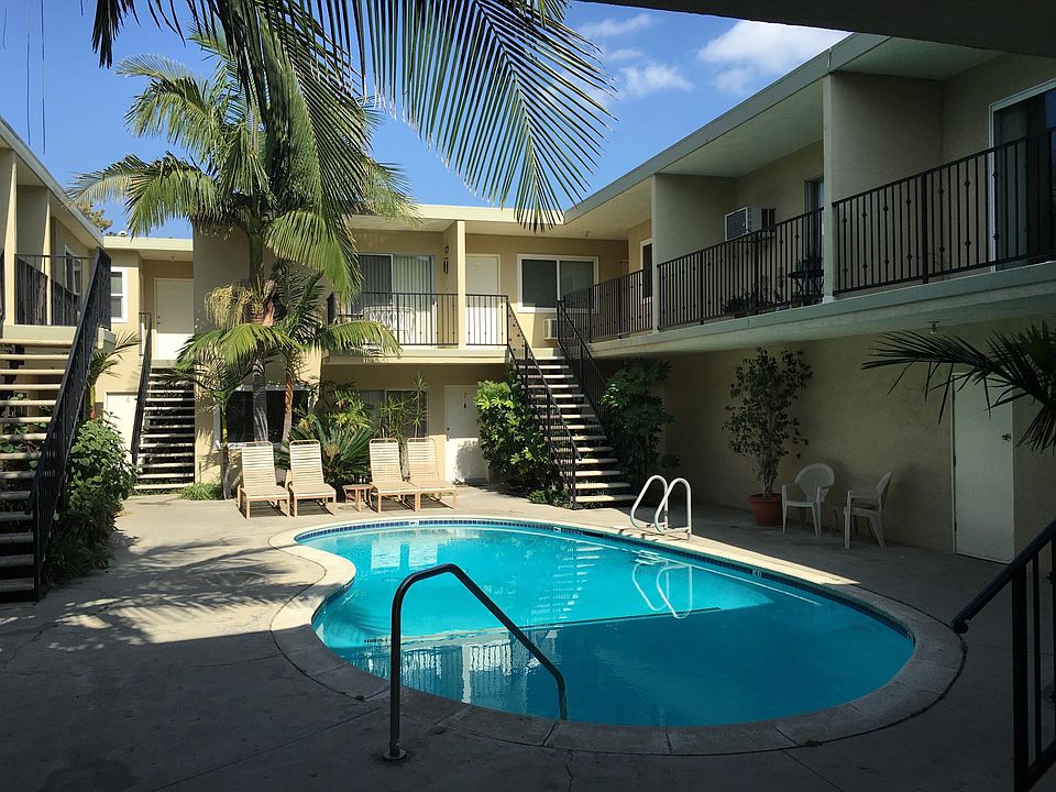 1st image of 8740 Owensmouth Ave APT 19