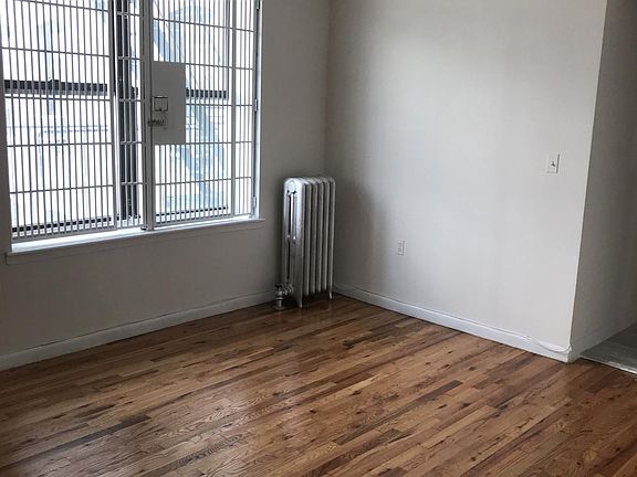 4th image of 1800 University Ave Frnt 3