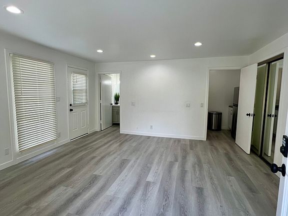 4th image of 466 S Swall Dr