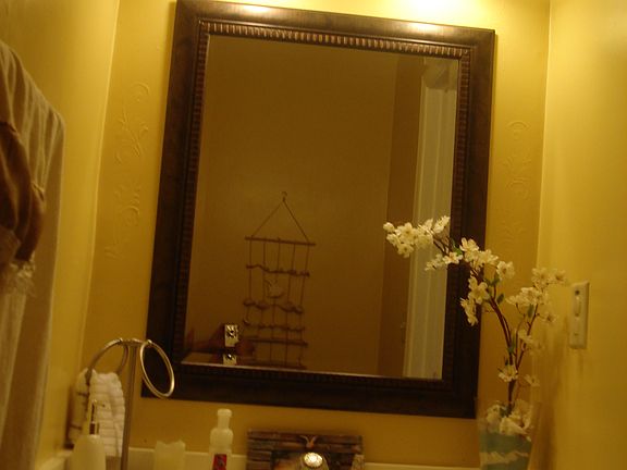 1/2 bath downstairs