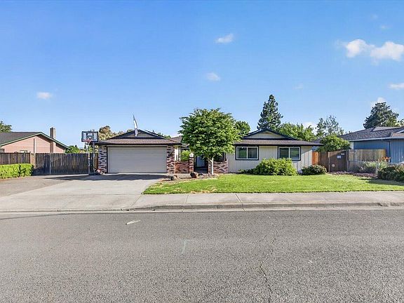 3rd image of 2573 Eaton Dr