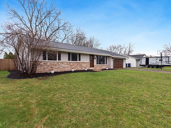 2nd image of 425 N Wuthering Hills Dr