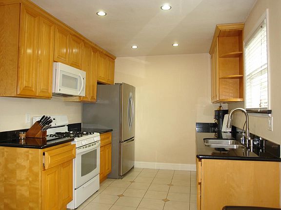 3rd image of 438 Laswell Ave