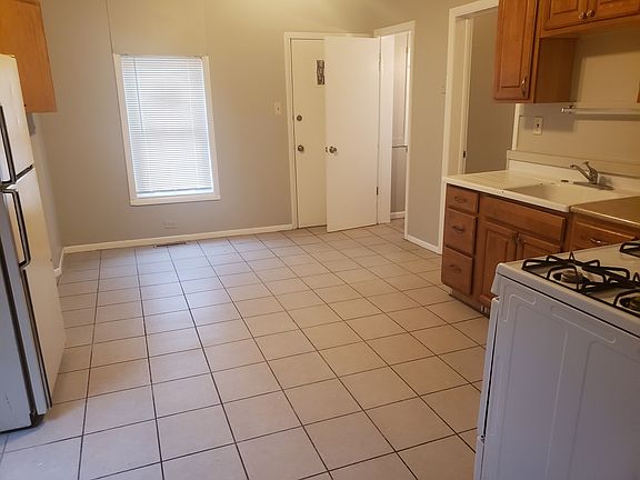 2nd image of 615 E 92nd St #1