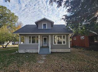 118 6th Ave NE, Minot, ND 58703
