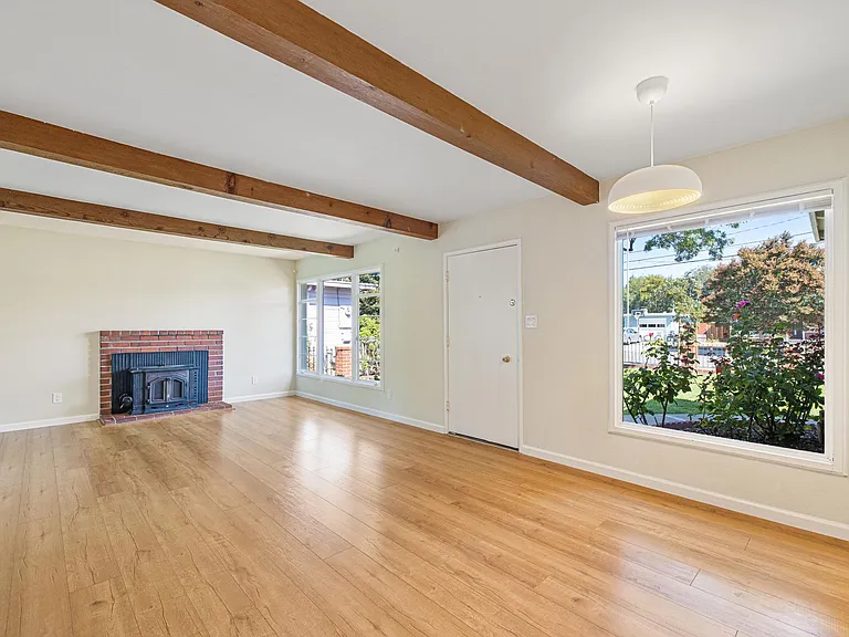 822 Shirley Ave — Photo 6