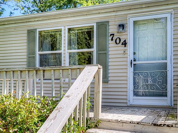 2nd image of 704 Orchard St