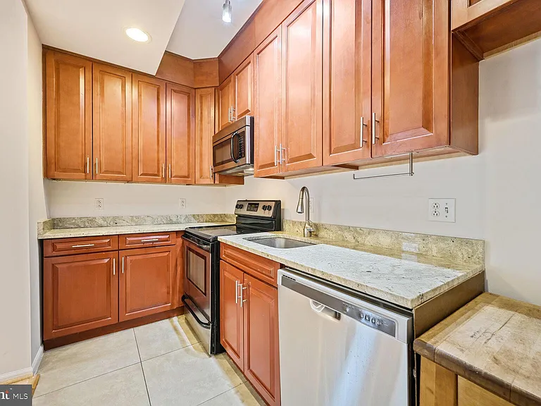 424 Q St NW #C — Photo 9