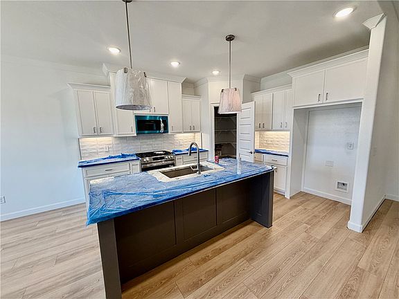 3rd image of 2117 Porter St