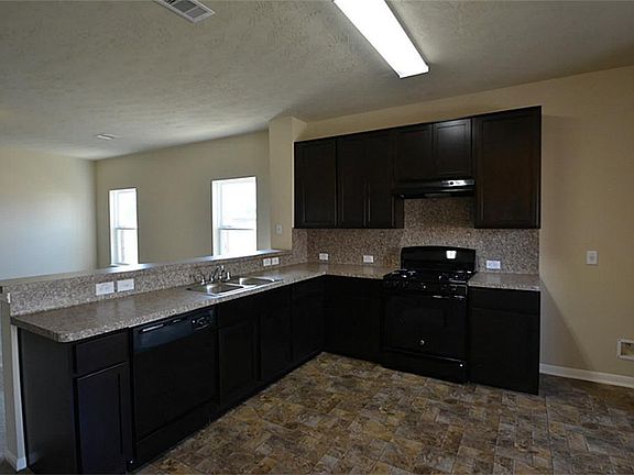 3rd image of 2218 Onyx Ct