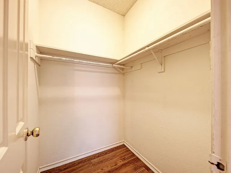 914 W 26th St #104 — Photo 16